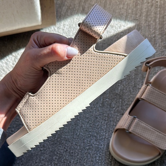 Gucci Cream Sandals with Adjustable Straps - Picture 5 of 12